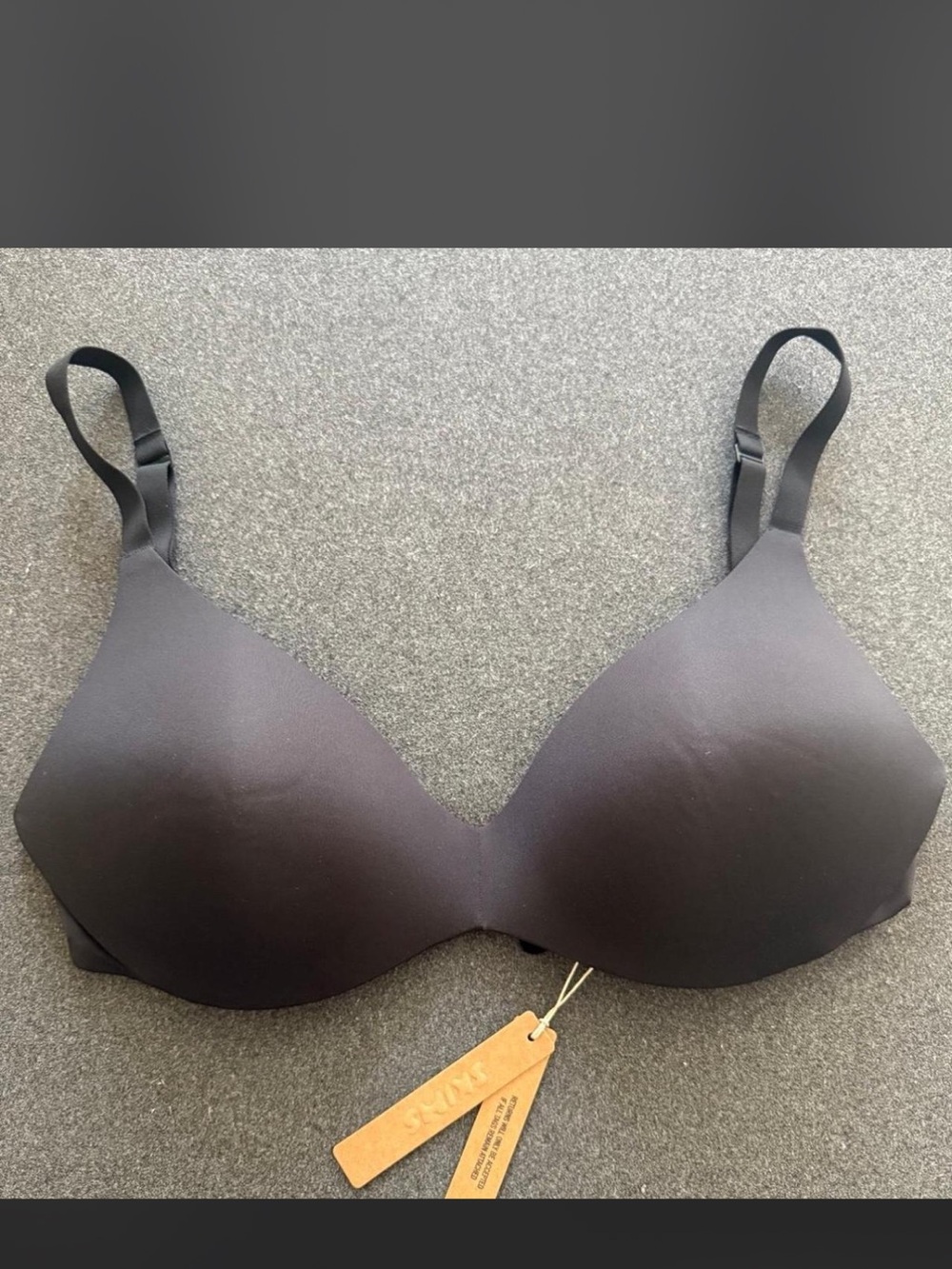SOLD Skims Plunge Bra - Picture 2 of 2